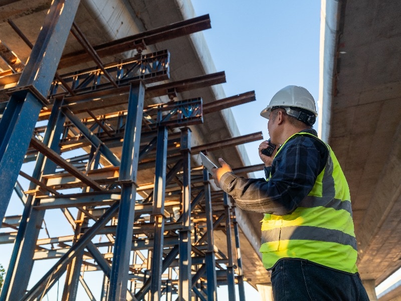 Bauarbeiter arbeiten auf einer Baustelle in Bruchsal